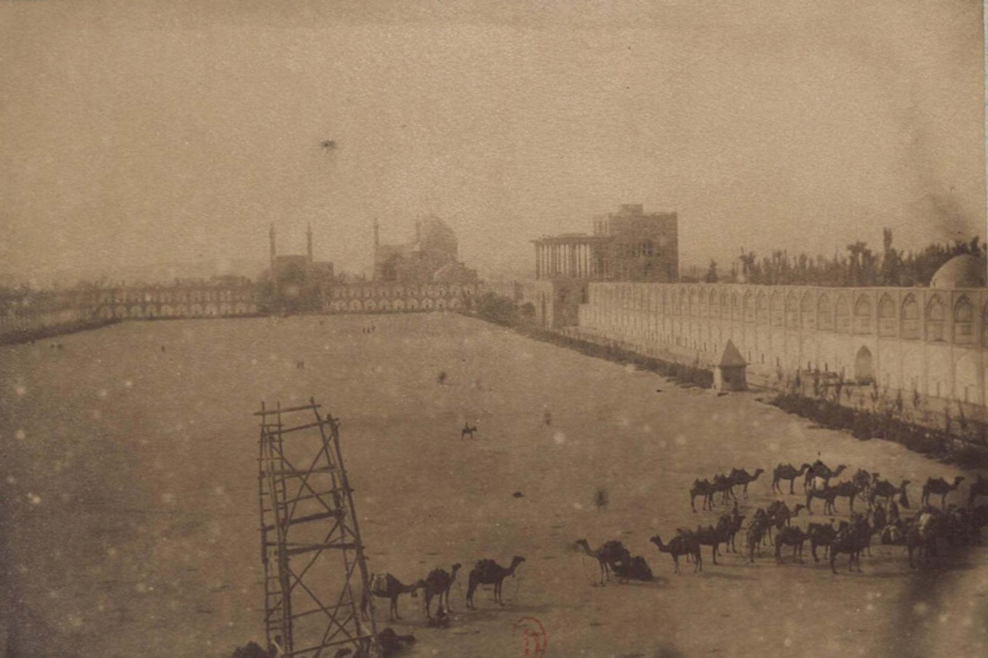 میدان نقش جهان از ژان دیولافوا