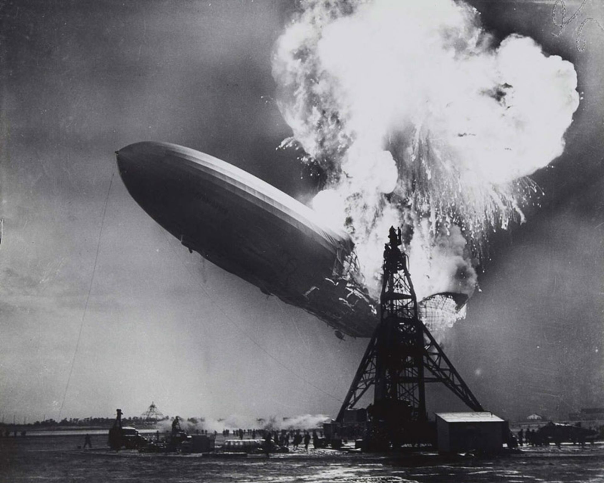 انفجار کشتی هیندنبورگ