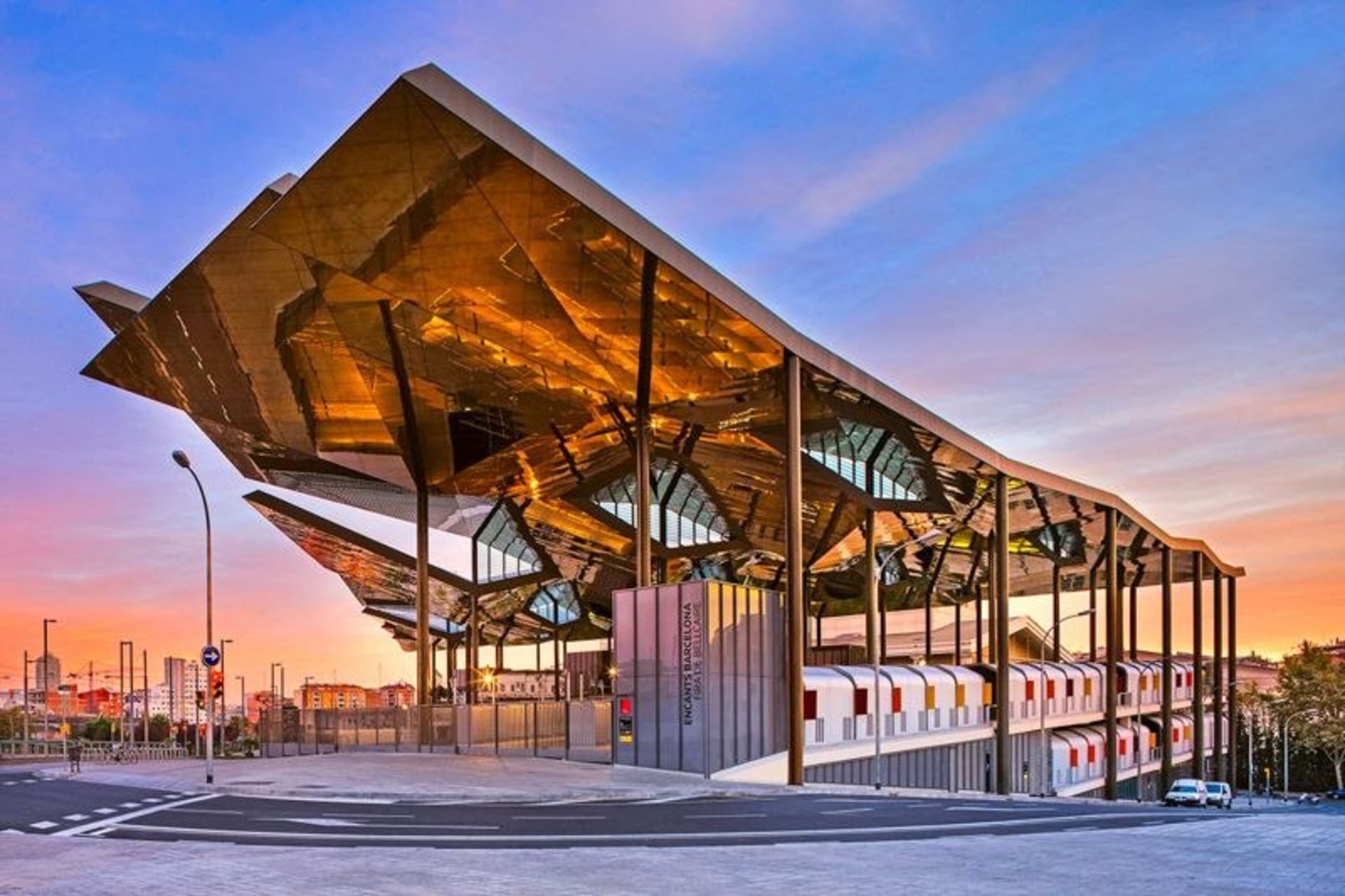 معماری مدرن بازار انکانتس بارسلونا