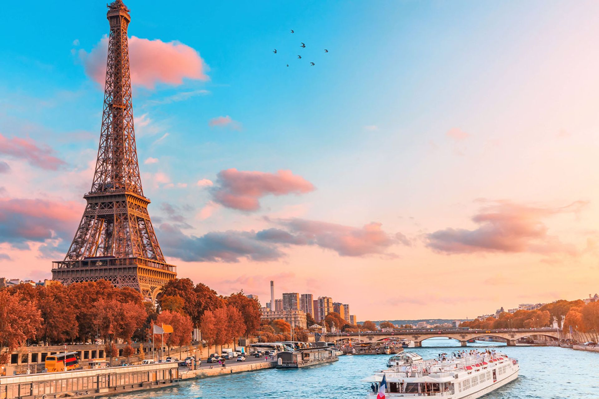 جذابترین و پربازدیدترین شهرهای ۲۰۲۵ معرفی شدند؛ پاریس و بانکوک در صدر جهان 3 نمایی باز از پاریس در غروب و برج ایفل در پیش زمینه