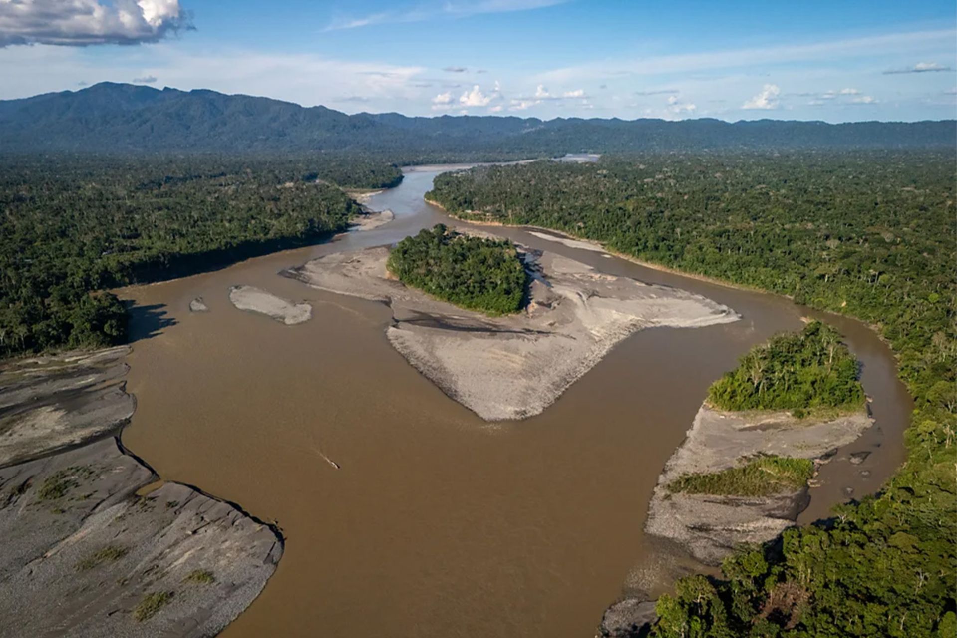 نمای کامل رودخانه از بالا