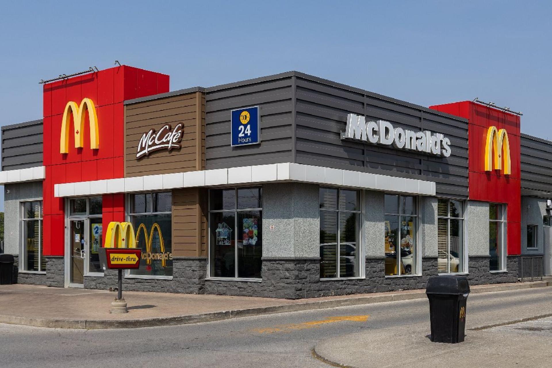 نمای بیرونی ساختمان مک‌ دونالد در کانادا