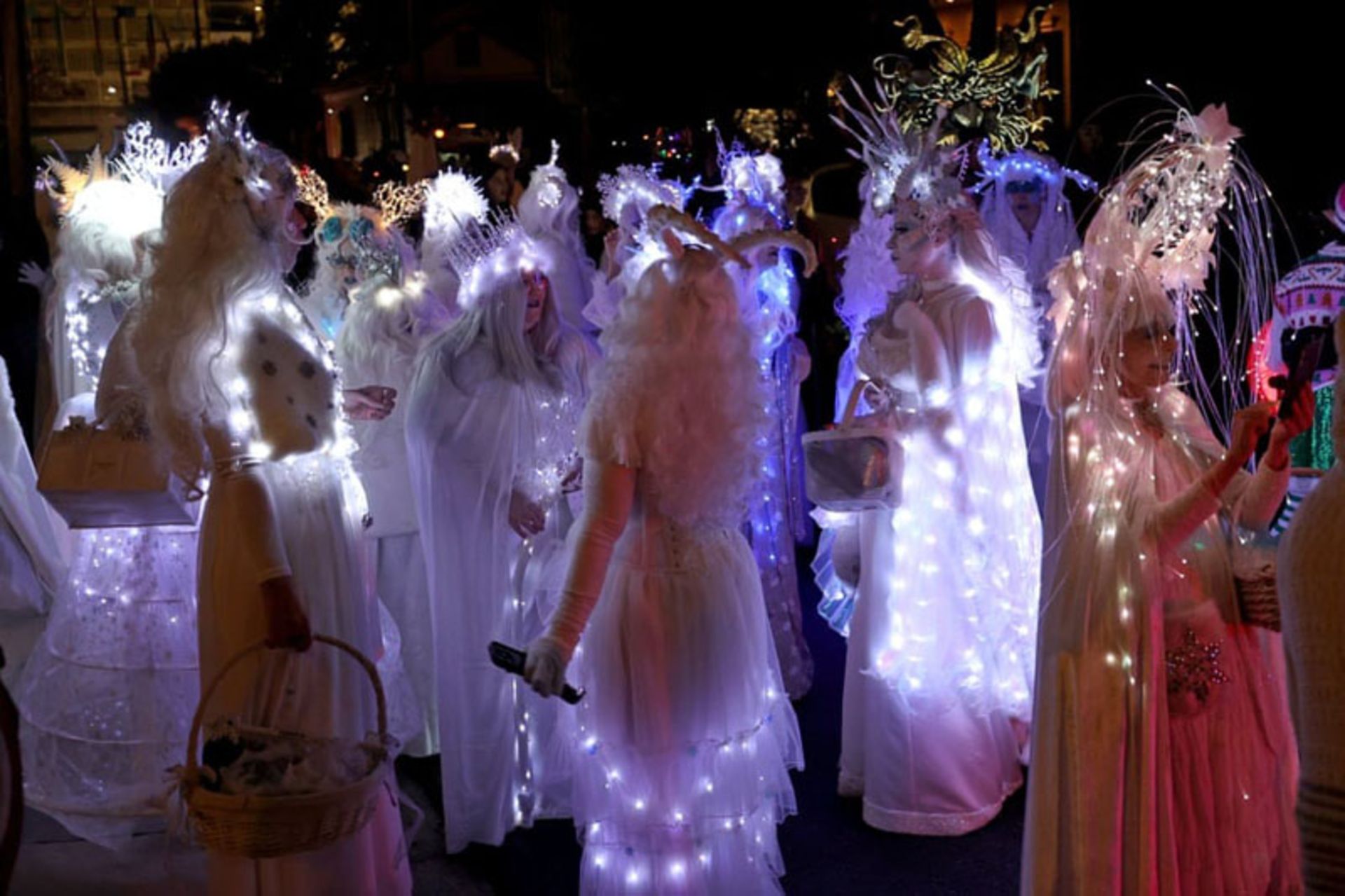 تجمع گروه «خواهران هیس» در بزرگترین رژه کرامپوس آمریکا در نیواورلئان