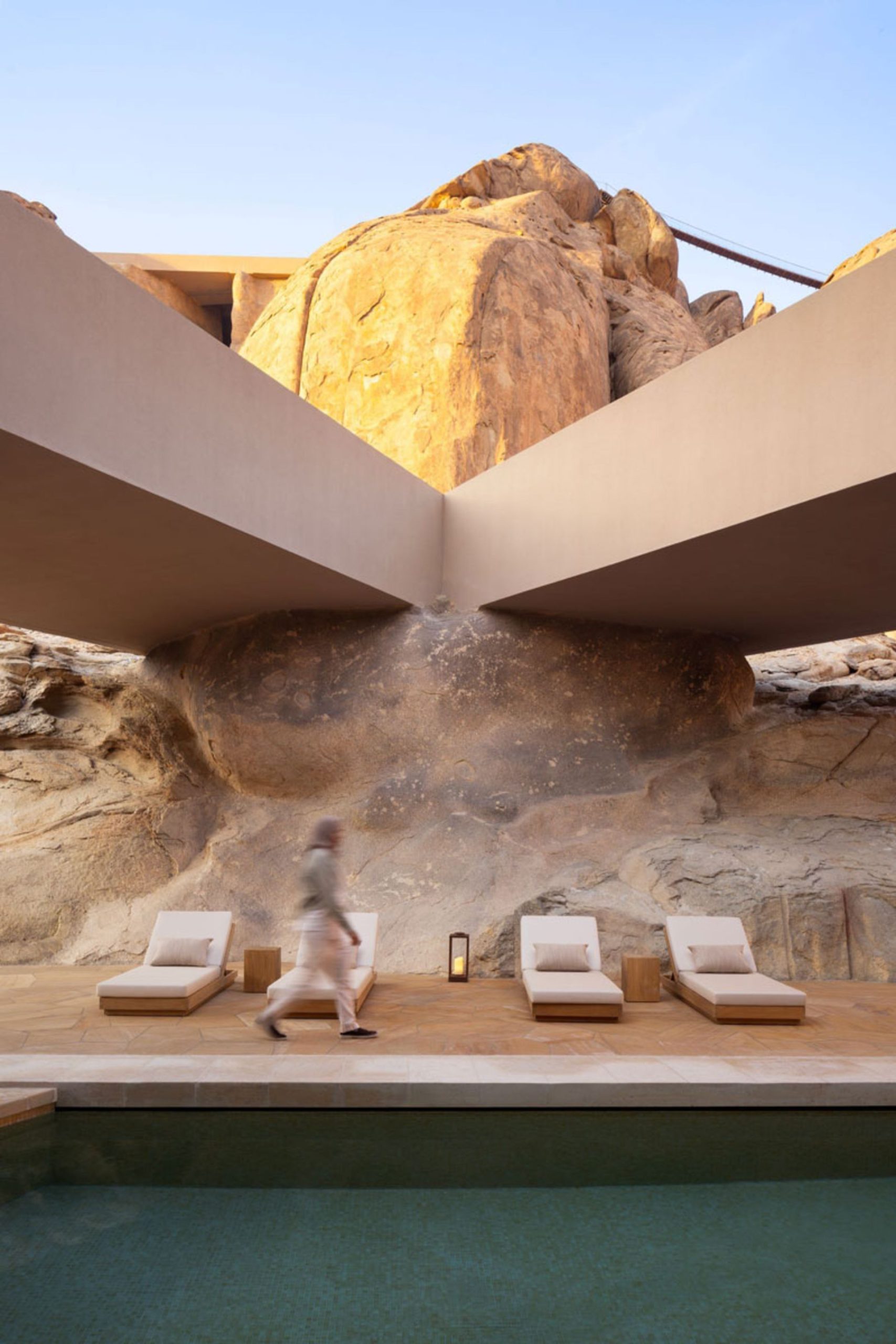 استخر اقامتگاه صخره صحرا در عربستان