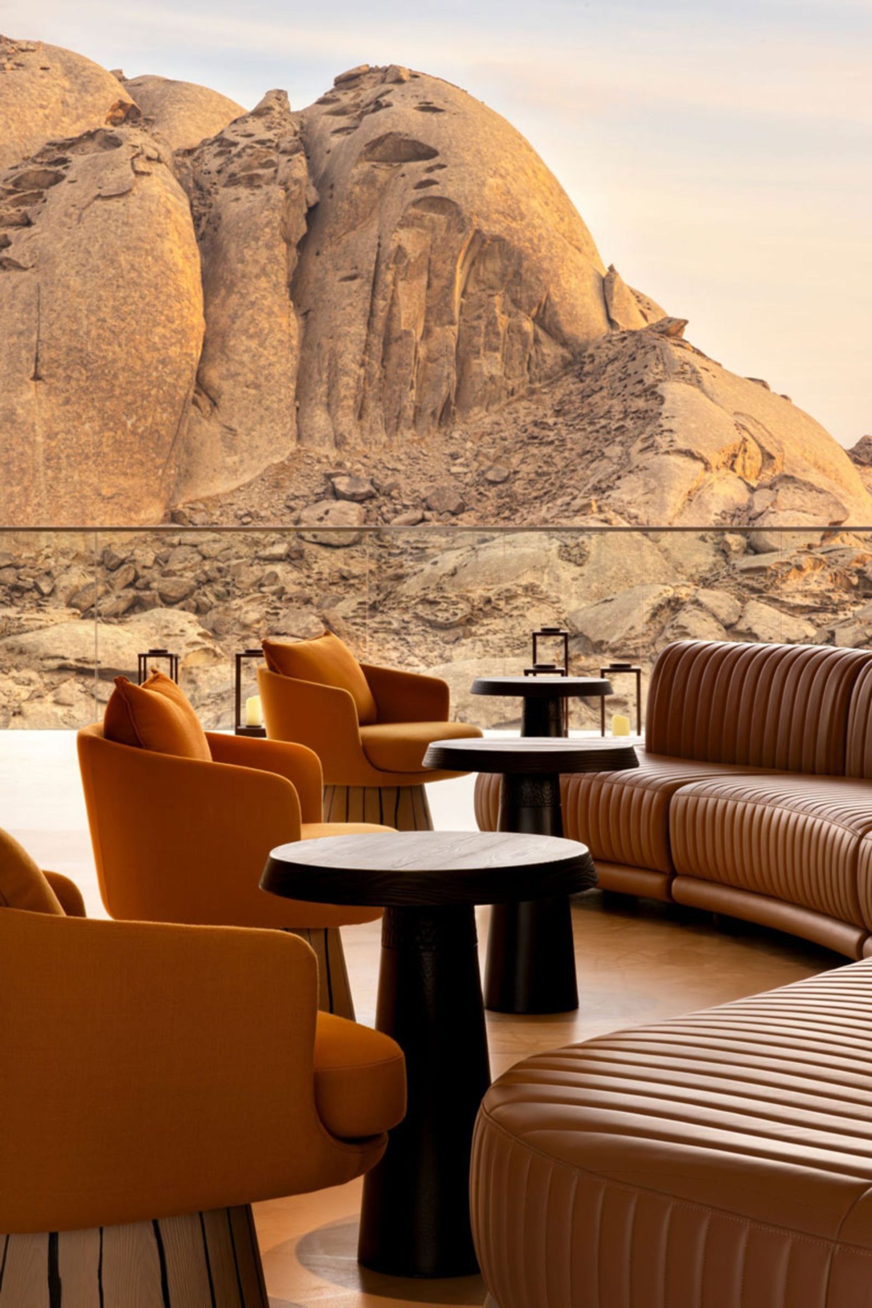 نشیمن فضای باز اقامتگاه صخره صحرا در عربستان