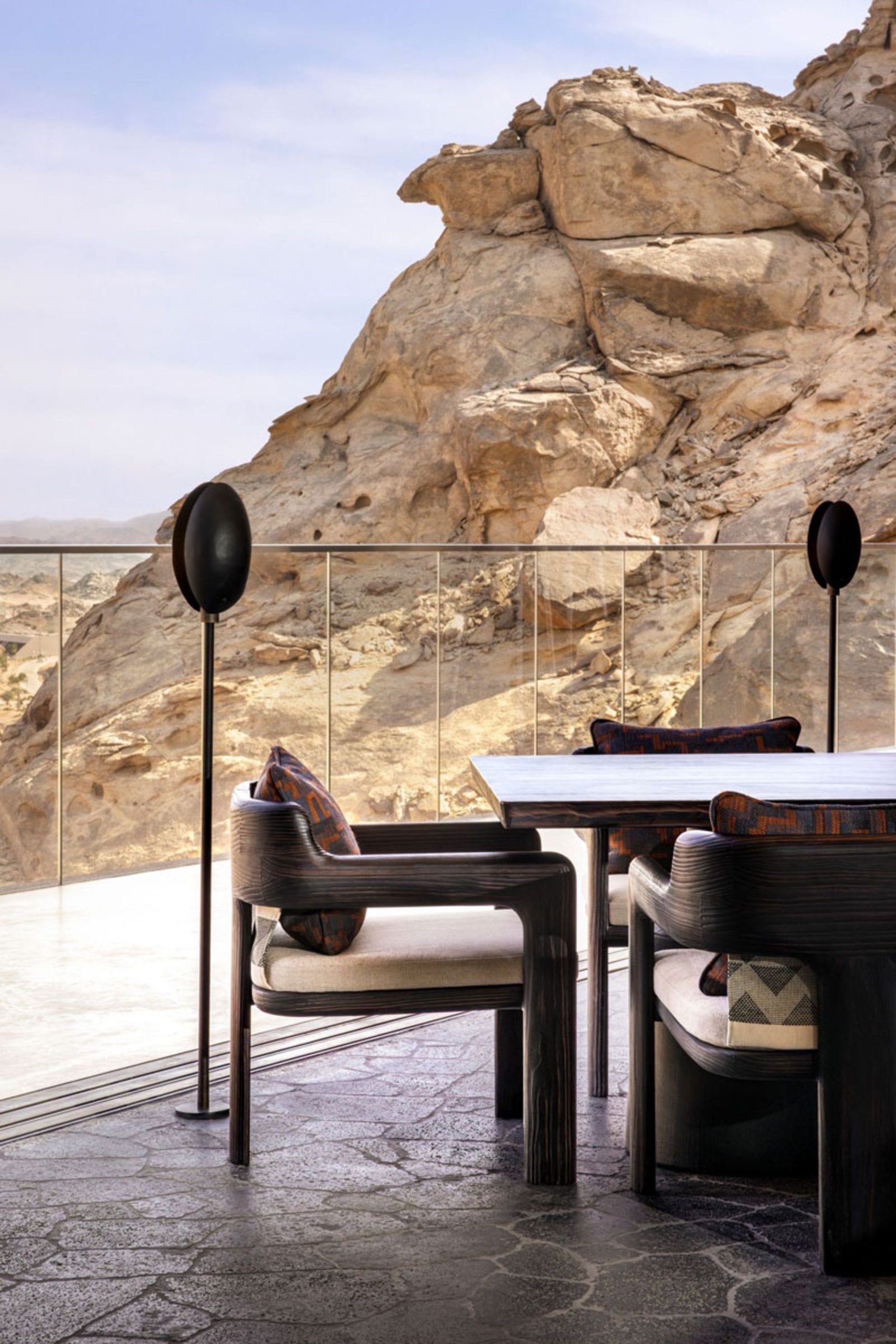 تراس اقامتگاه صخره صحرا در عربستان