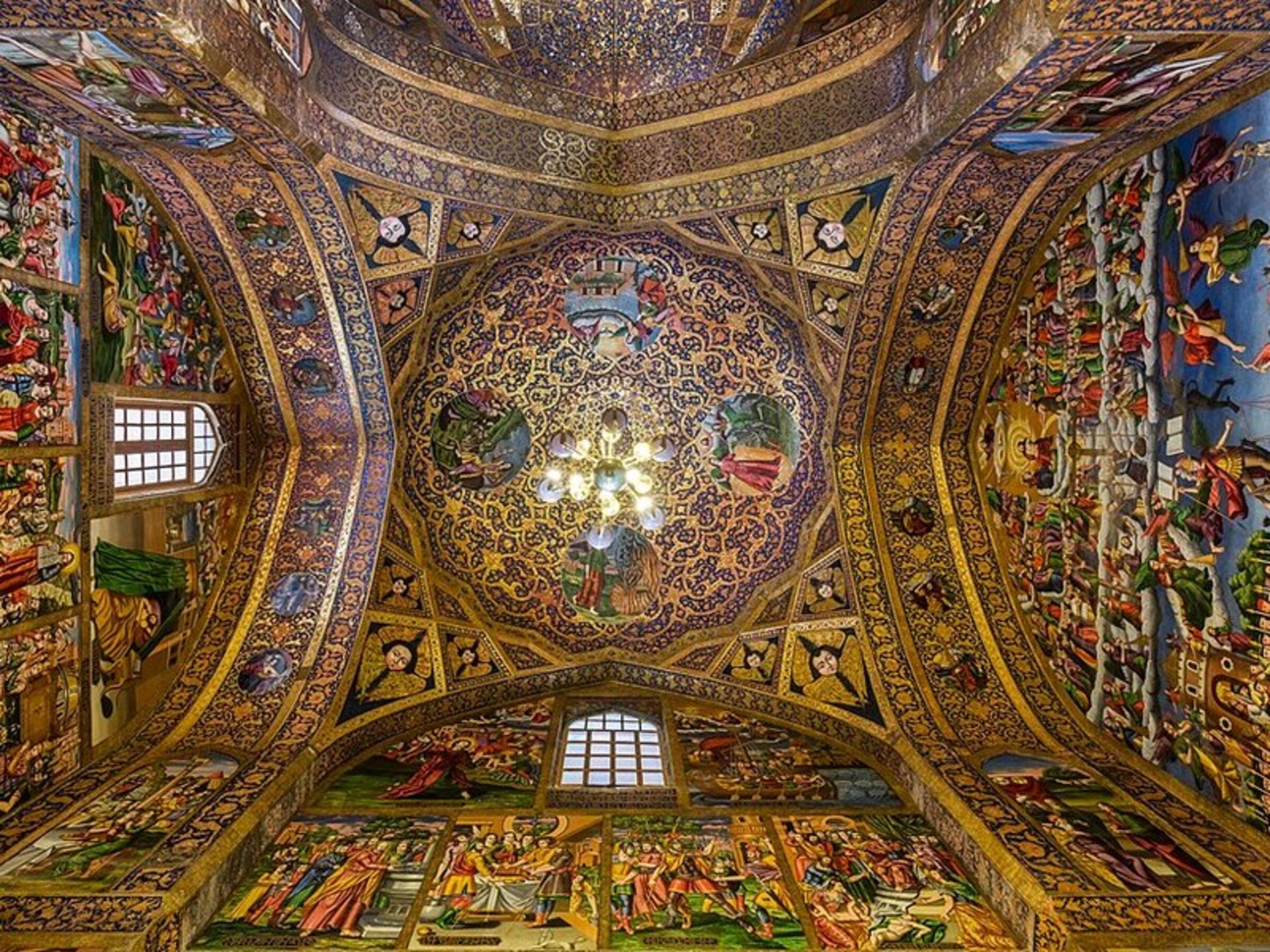 نقاشی های سقف و دیوار کلیسای وانک اصفهان