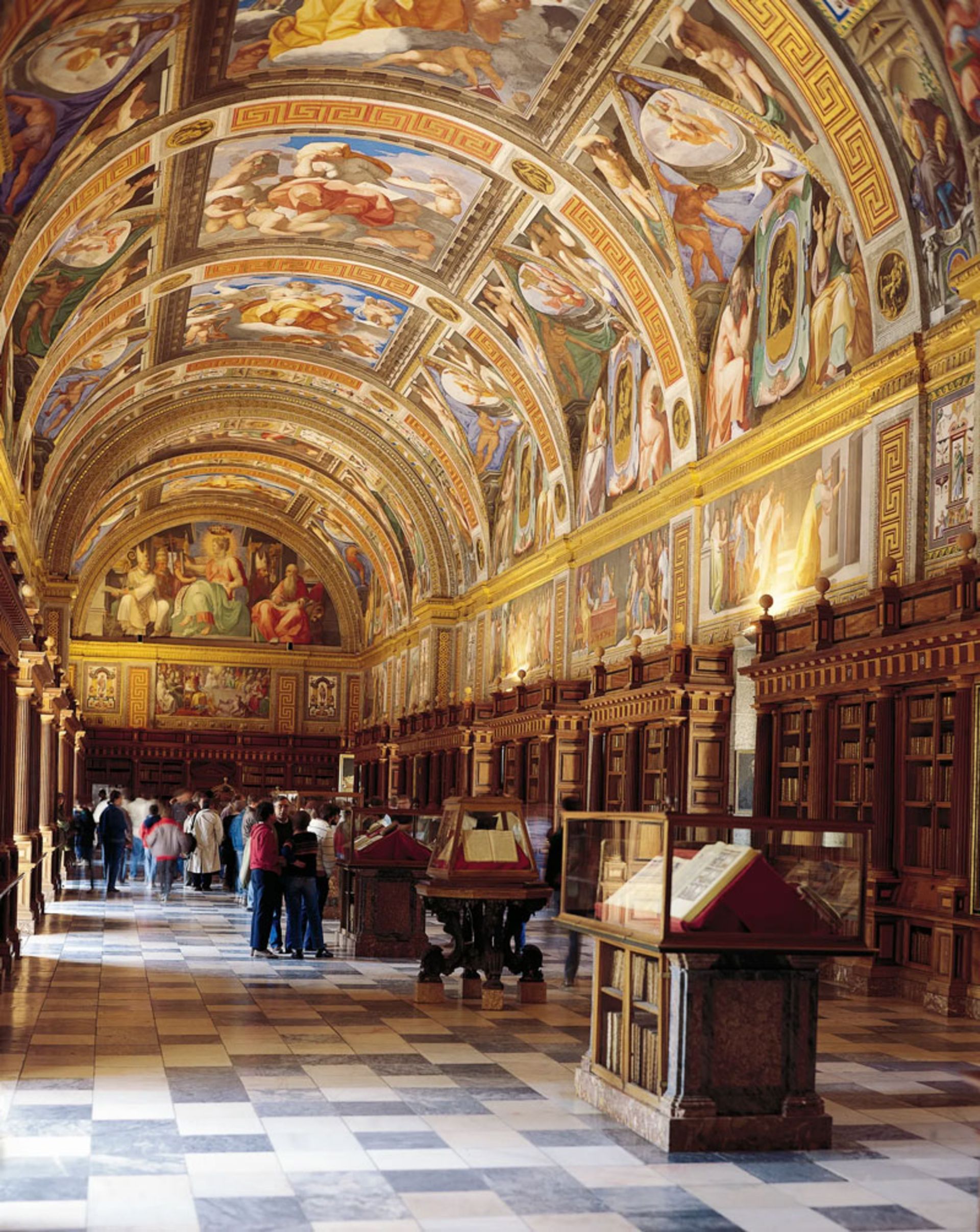 سالن اصلی کتابخانه صومعه ال اسکوریال اسپانیا