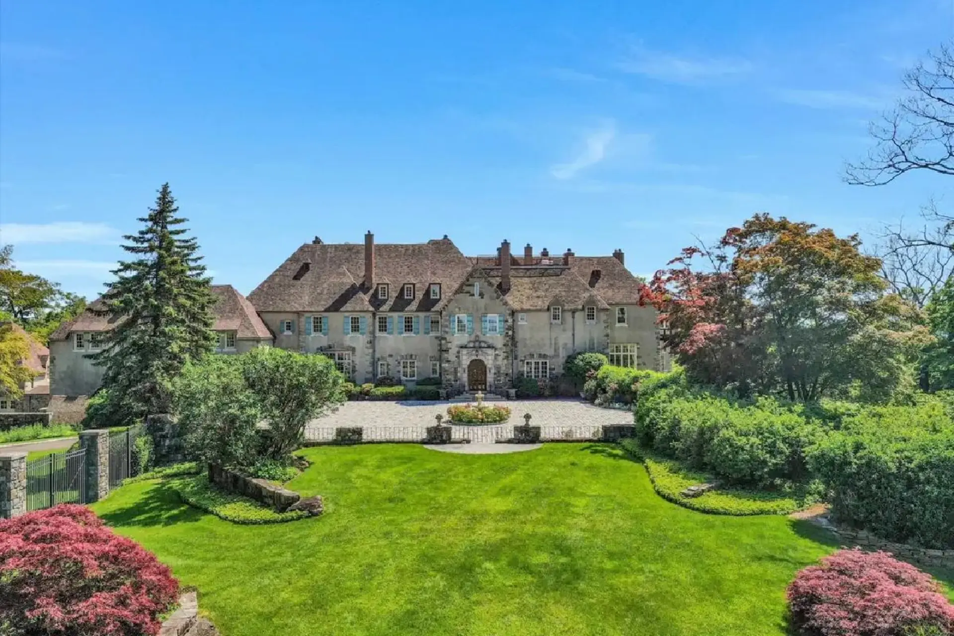 نمای بیرونی عمارت رینمور 