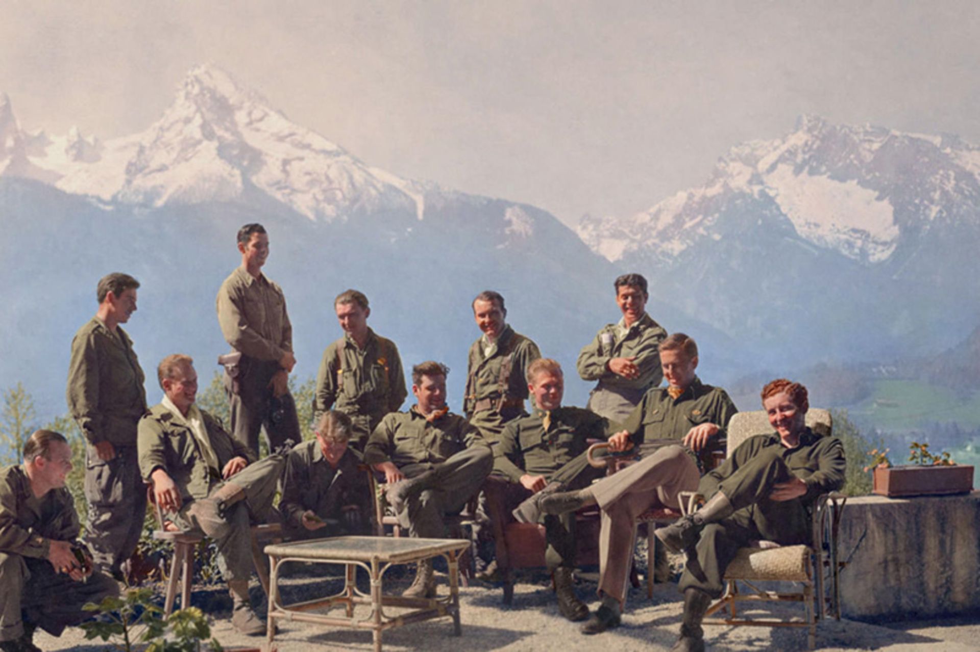 عکس گروه برادران در محل اقامت شخصی هیتلر