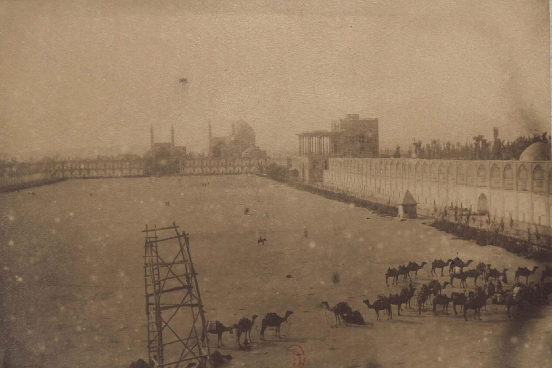 میدان نقش جهان از ژان دیولافوا