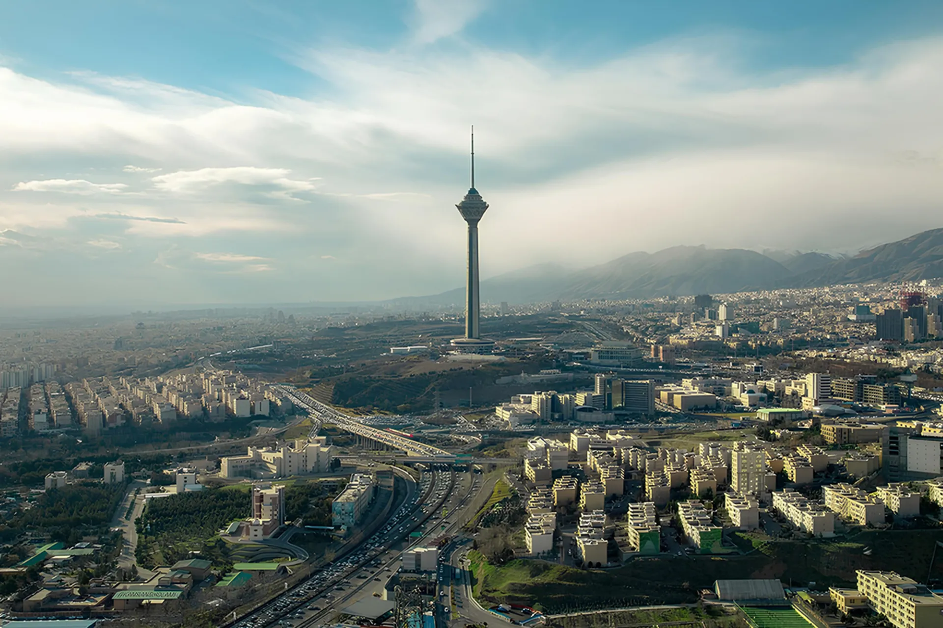 تهران تعطیل شد 3 برج میلاد در میان تهران شلوغ