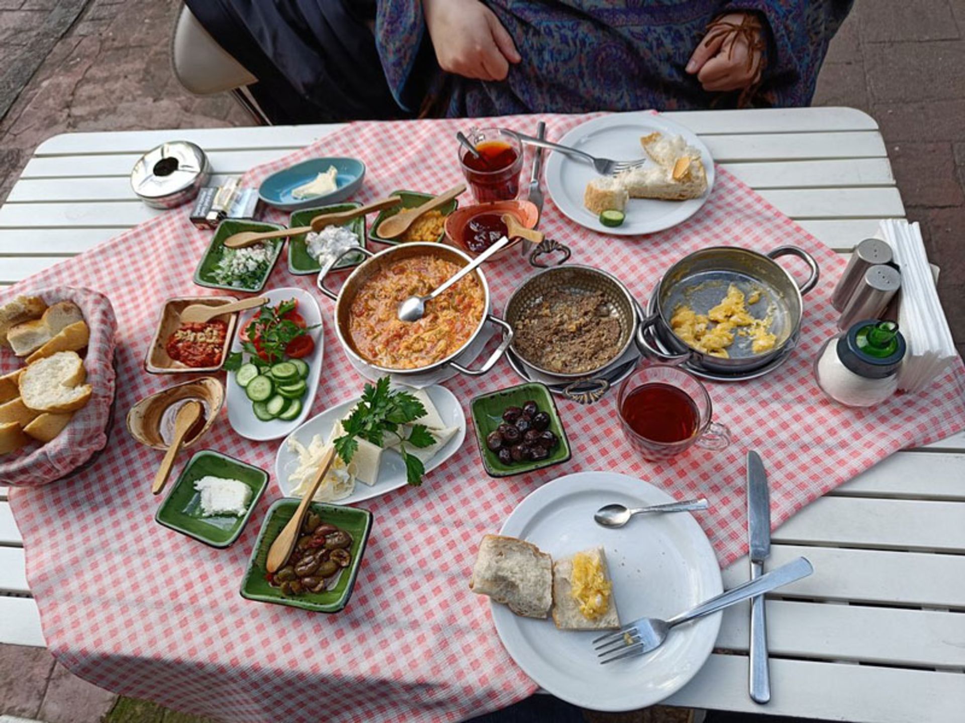 صبحانه ترکی کافه لیمون کاهوالتی اوی استانبول 