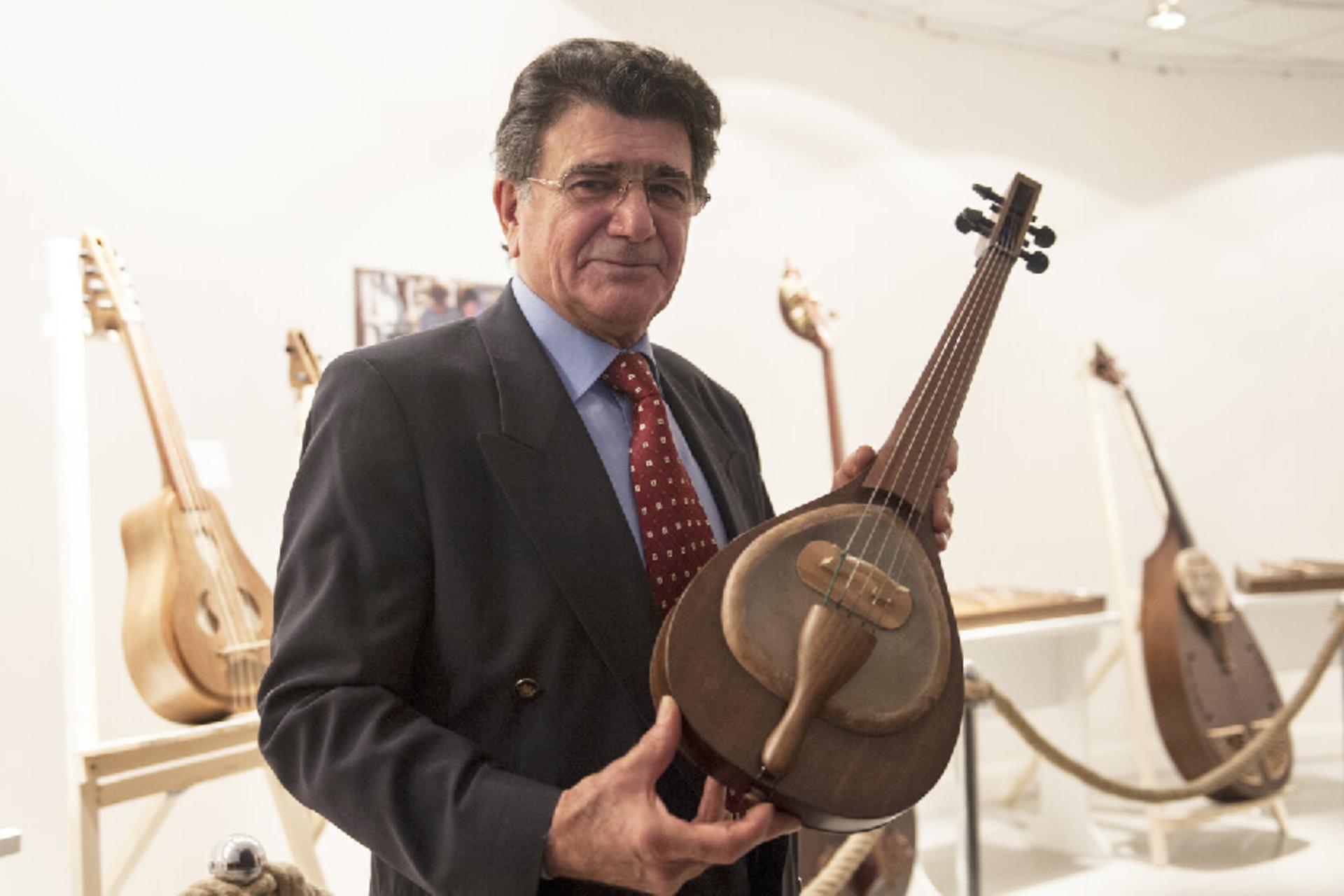 عکس‌ها و سازهای شجریان به موزه هنرهای معاصر رفت