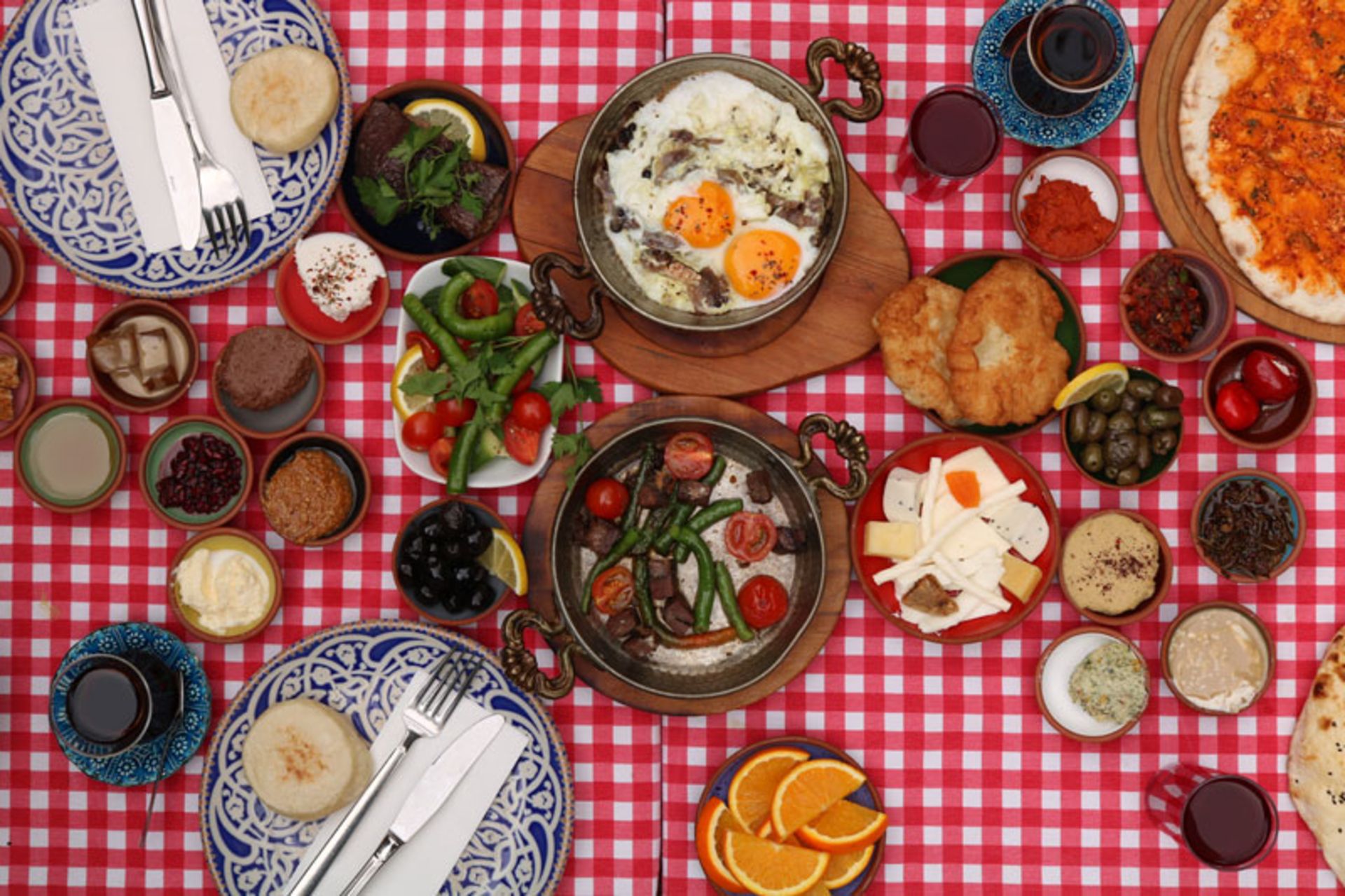 صبحانه آناتولیایی کافه سا وا در منطقه جهانگیر استانبول