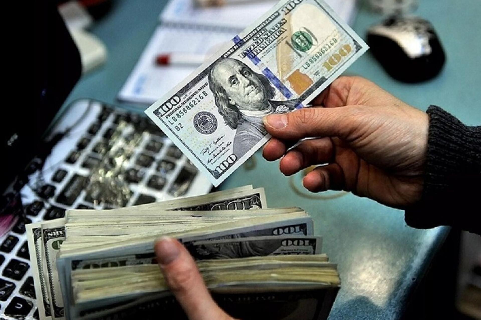 سامانه ارز مسافرتی تغییر کرد؛ فروش ارز از بانک‌ها حذف می‌شود؟