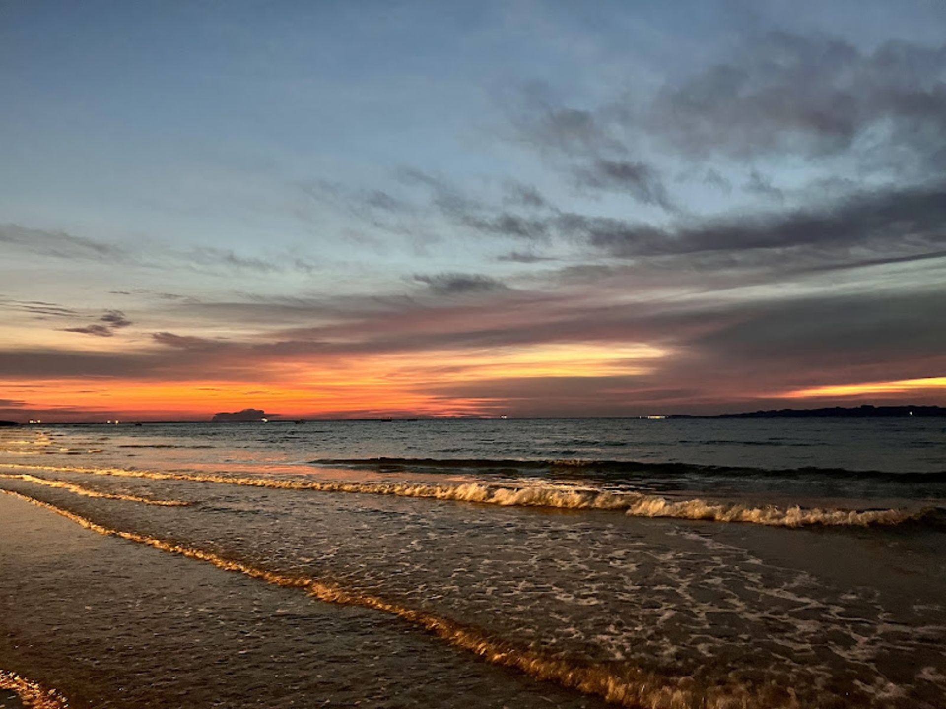 غروب آفتاب در سواحل جزیره قشم