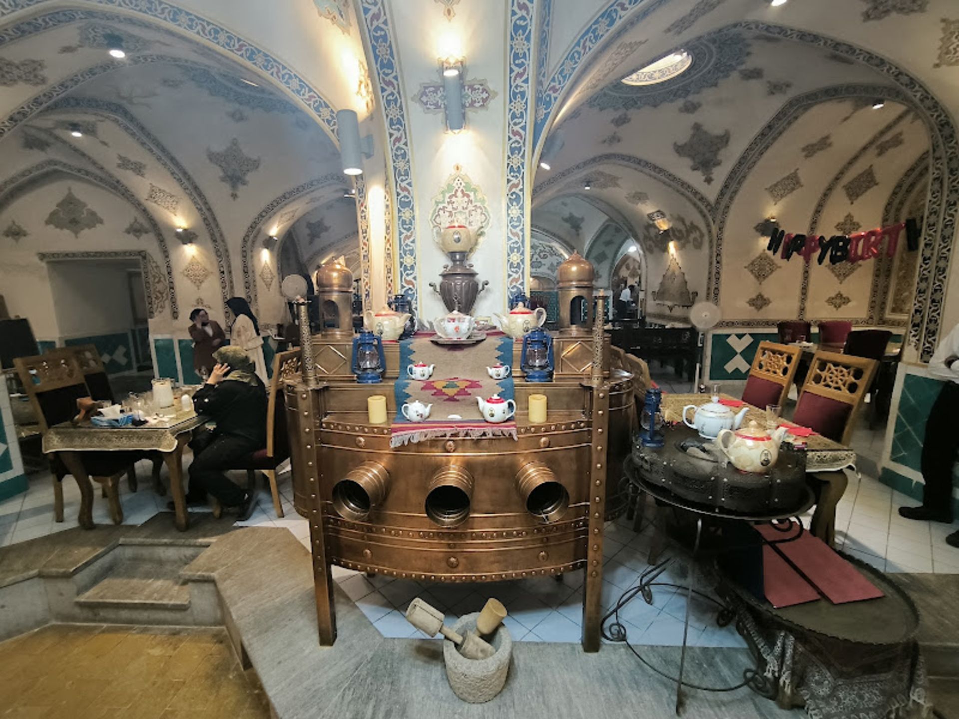 اشیای قدیمی در دکوراسیون رستوران جارچی باشی