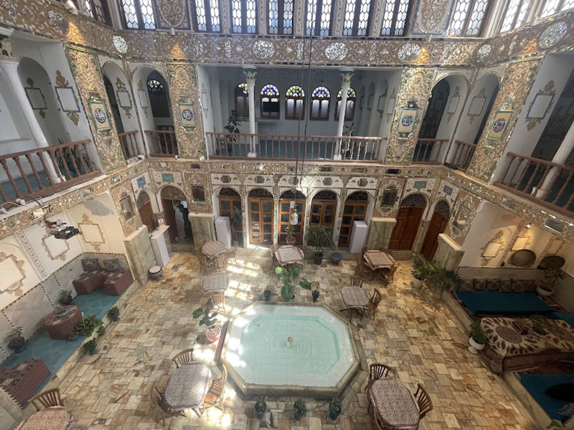 فضای داخلی مجلل خانه تاریخی مشیرالملک اصفهان