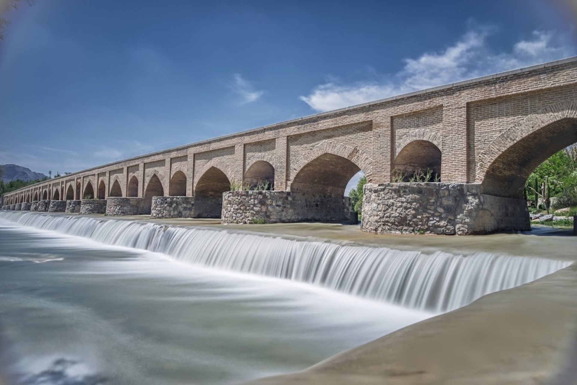 پل مارنان؛ شاهکار صفوی روی زاینده رود 3 پل مارنان اصفهان با آسمانی صاف