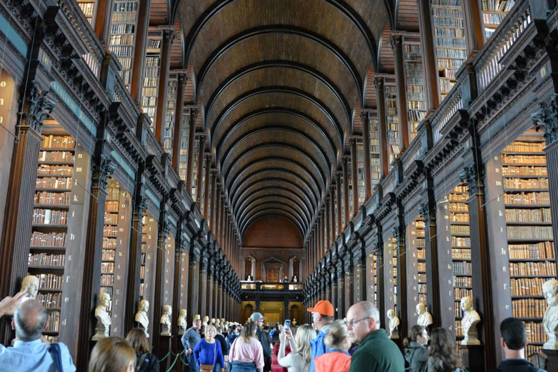 بوی کاغذ با معماری شگفت‌انگیز؛ زیباترین کتابخانه‌ها و کتابفروشی‌های ۲۰۲۵ جهان