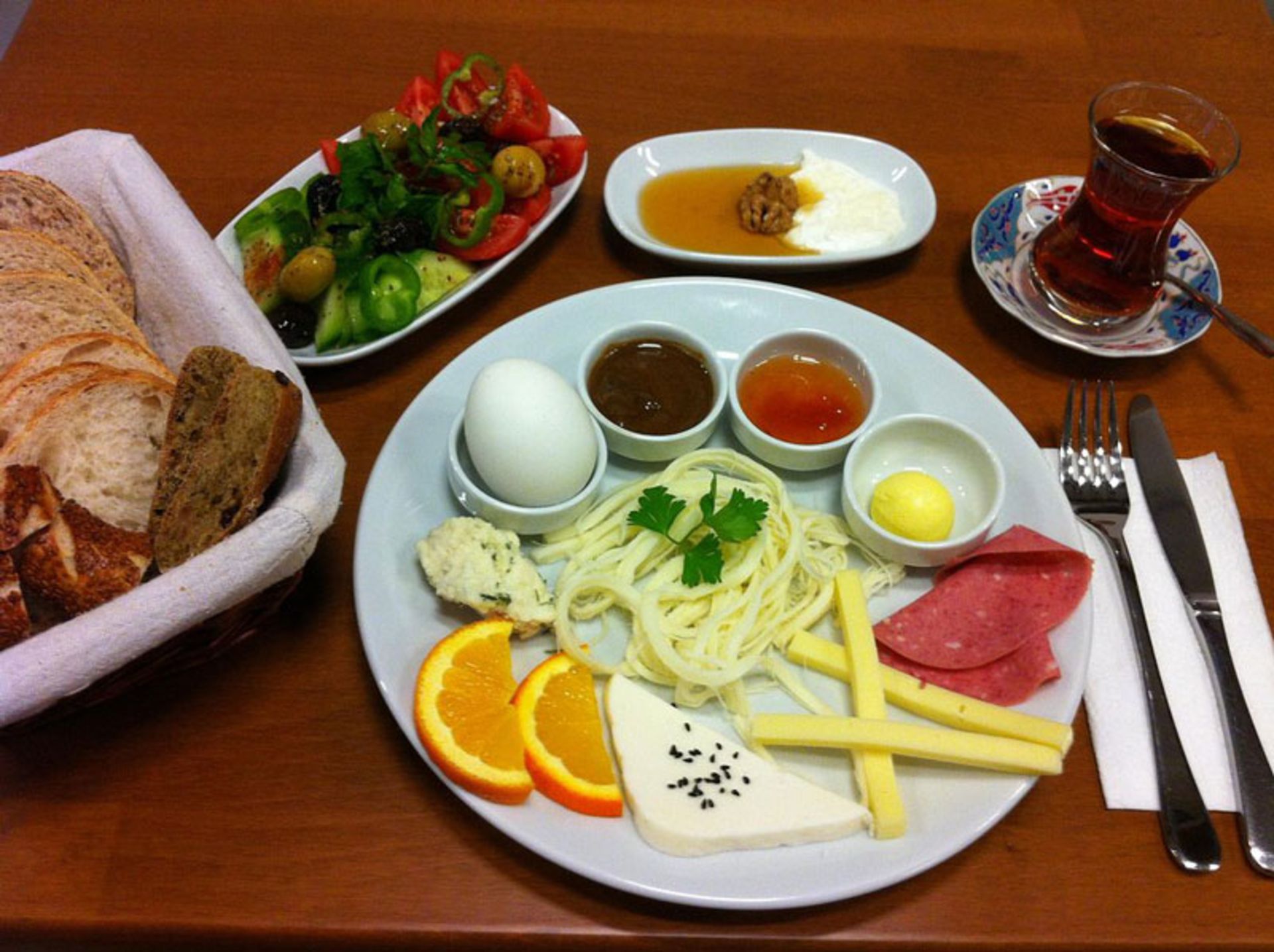 گوزلمه و صبحانه ترکی در ییئیت سفرام استانبول