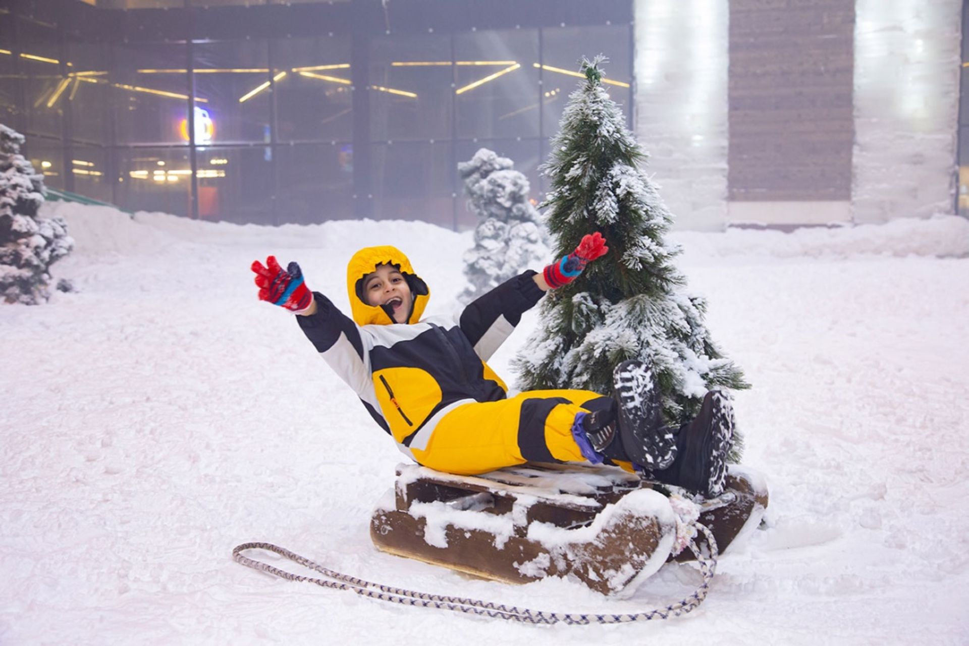 سورتمه سواری در پارک برفی پنگوئن کیش