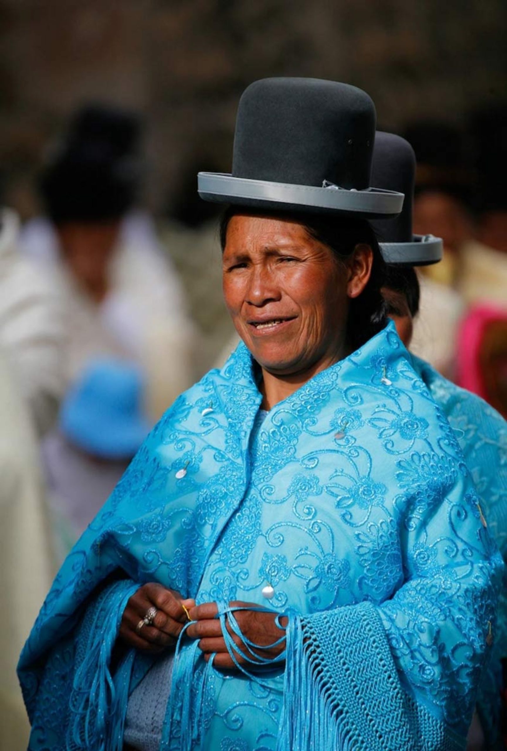 طعم مقاومت در ارتفاع ۴ هزار متری؛ معجزه زنان چولیتا در بولیوی 6 پرتره یک زن بومی بولیوی چولیتا با لباس سنتی آبی