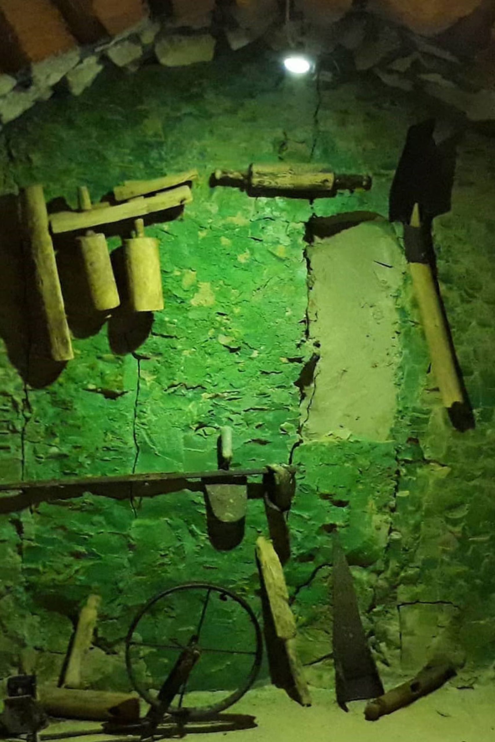 ابزارهای قدیمی در کاریز کیش