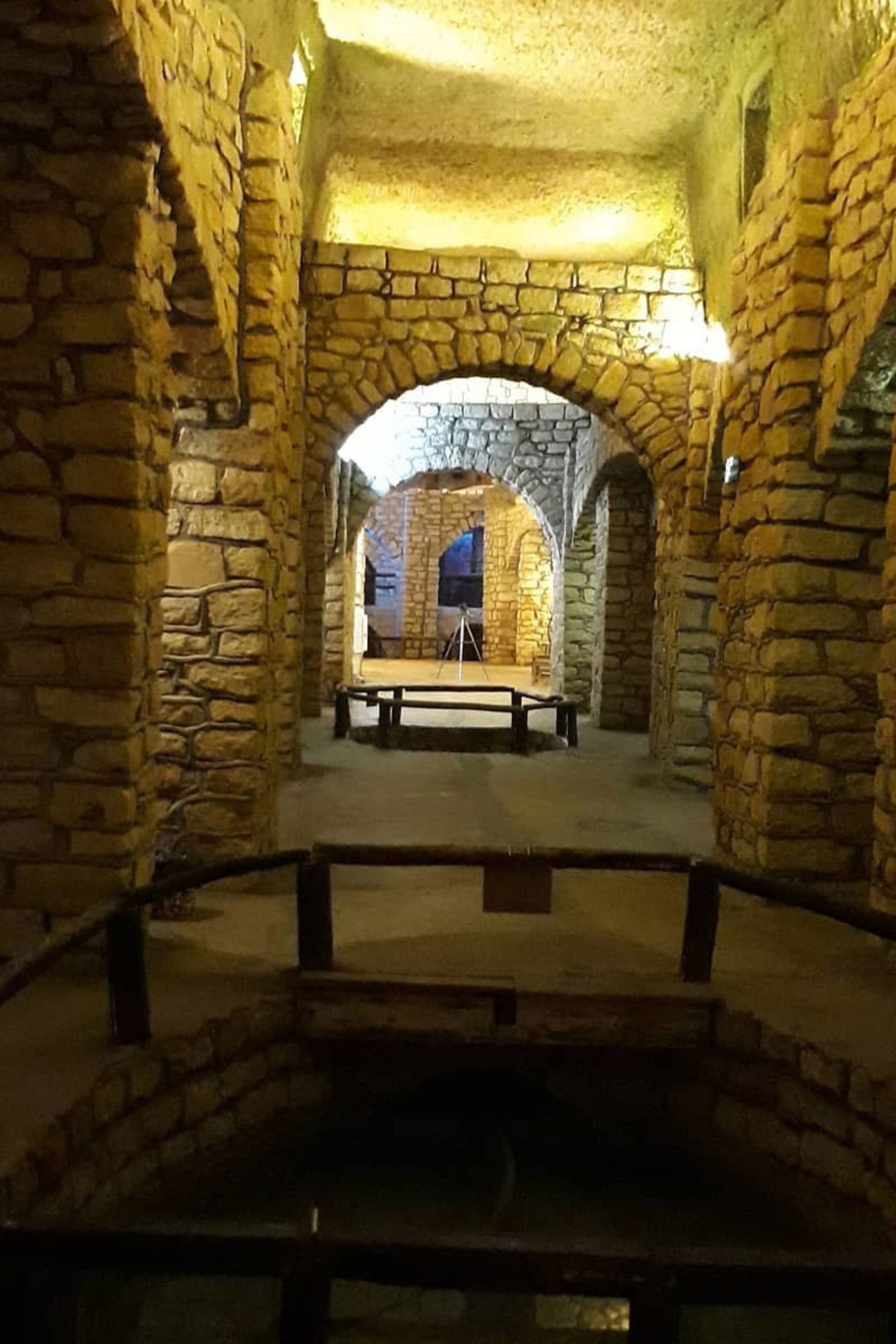 نمای داخلی و آجری کاریز کیش