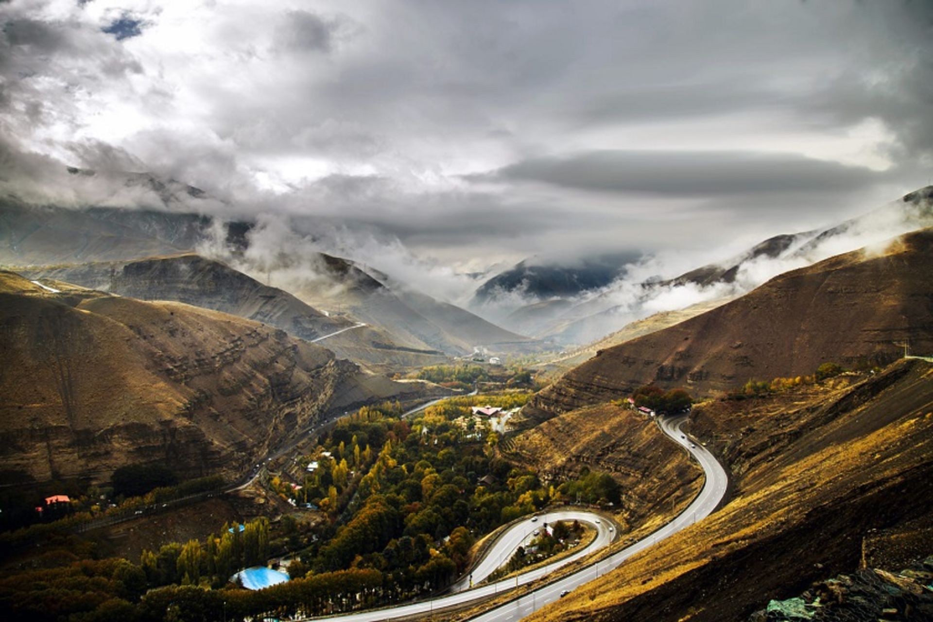 جاده چالوس. منبع عکس: iranparadise.com. عکاس: نامشخص