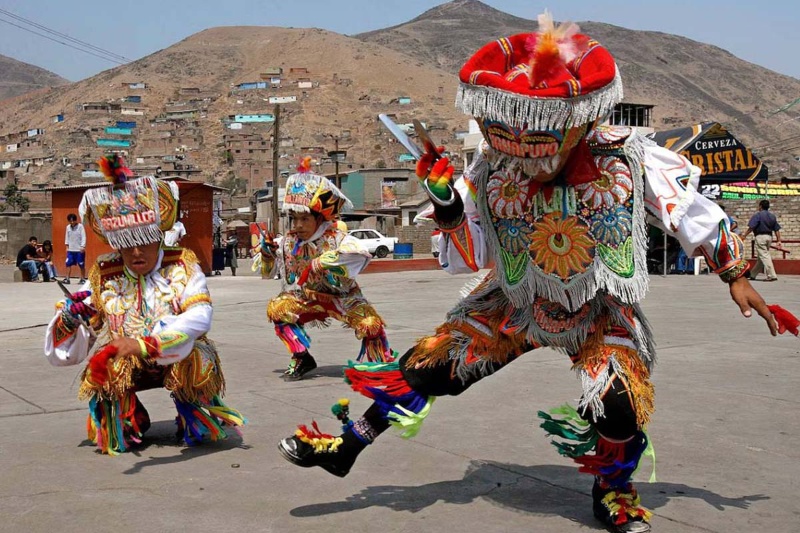 رقص با پولاد بر لبه پرتگاه؛ میراث ممنوعهای که نماد هویت ملی پرو شد 8