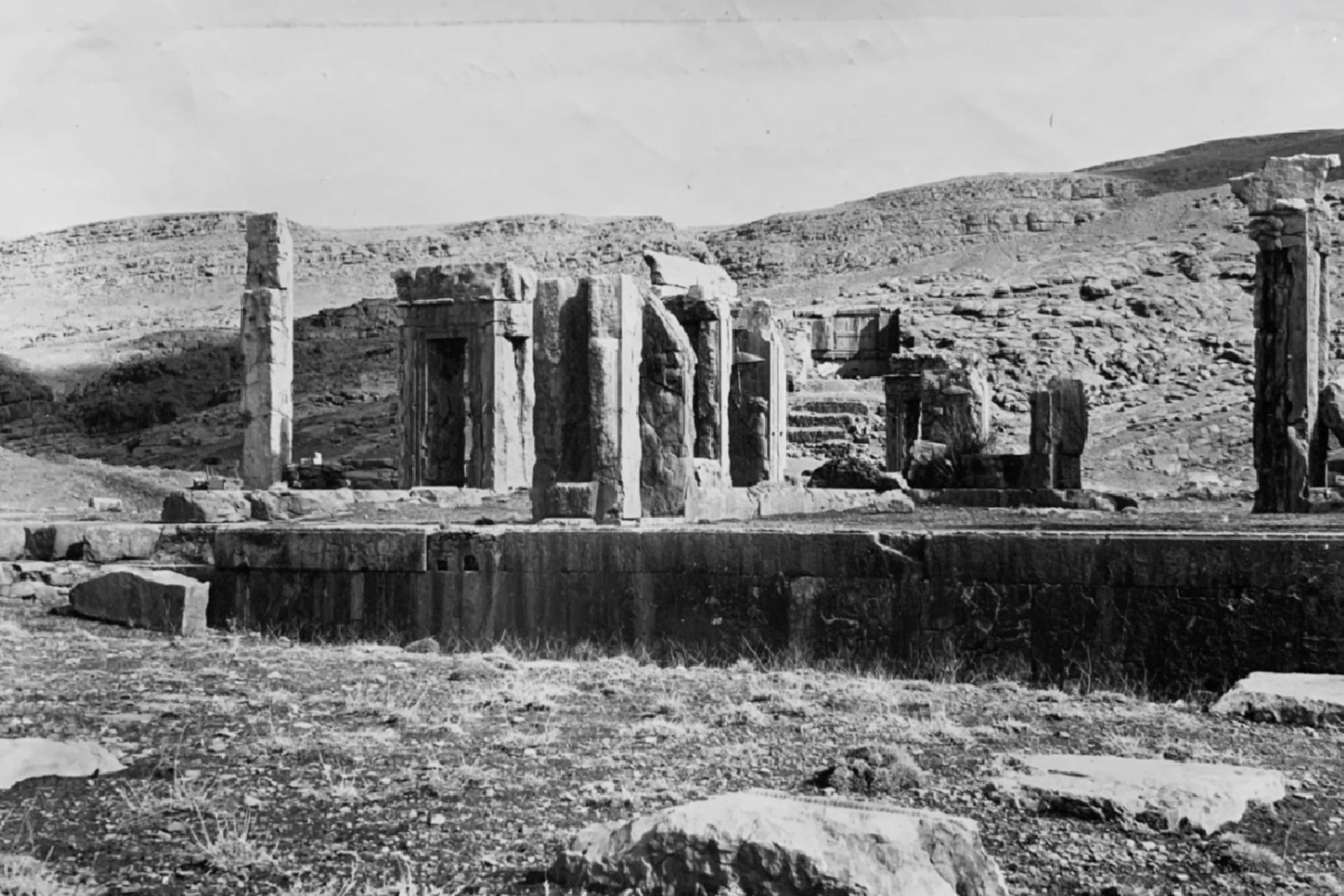 آلبوم تاریخی عکس‌های تخت جمشید؛ پرسپولیس ۱۰۰ سال پیش در قاب تصویر