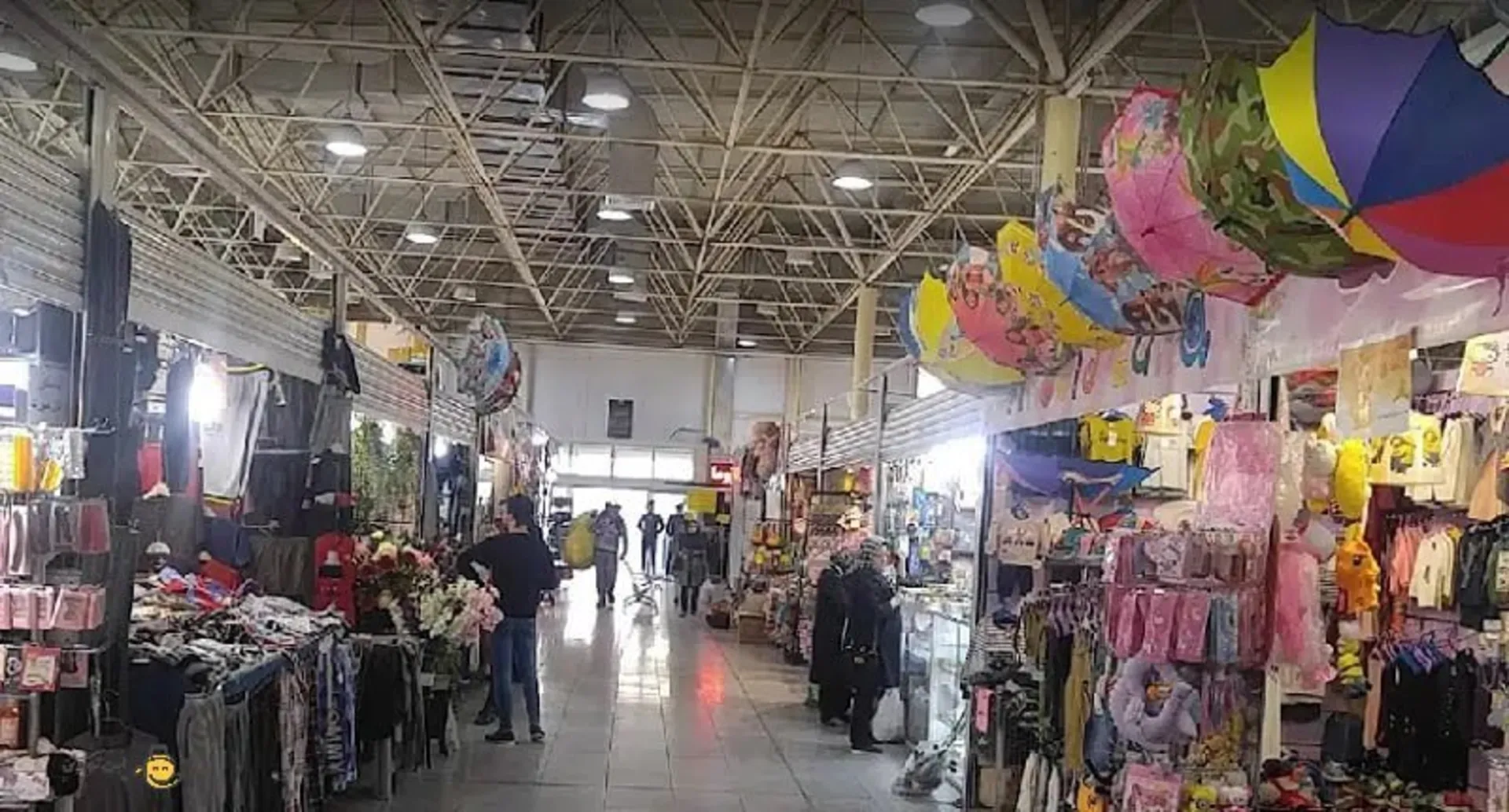 مغازه‌های بازار بزرگ جنت پیش از آتش سوزی 