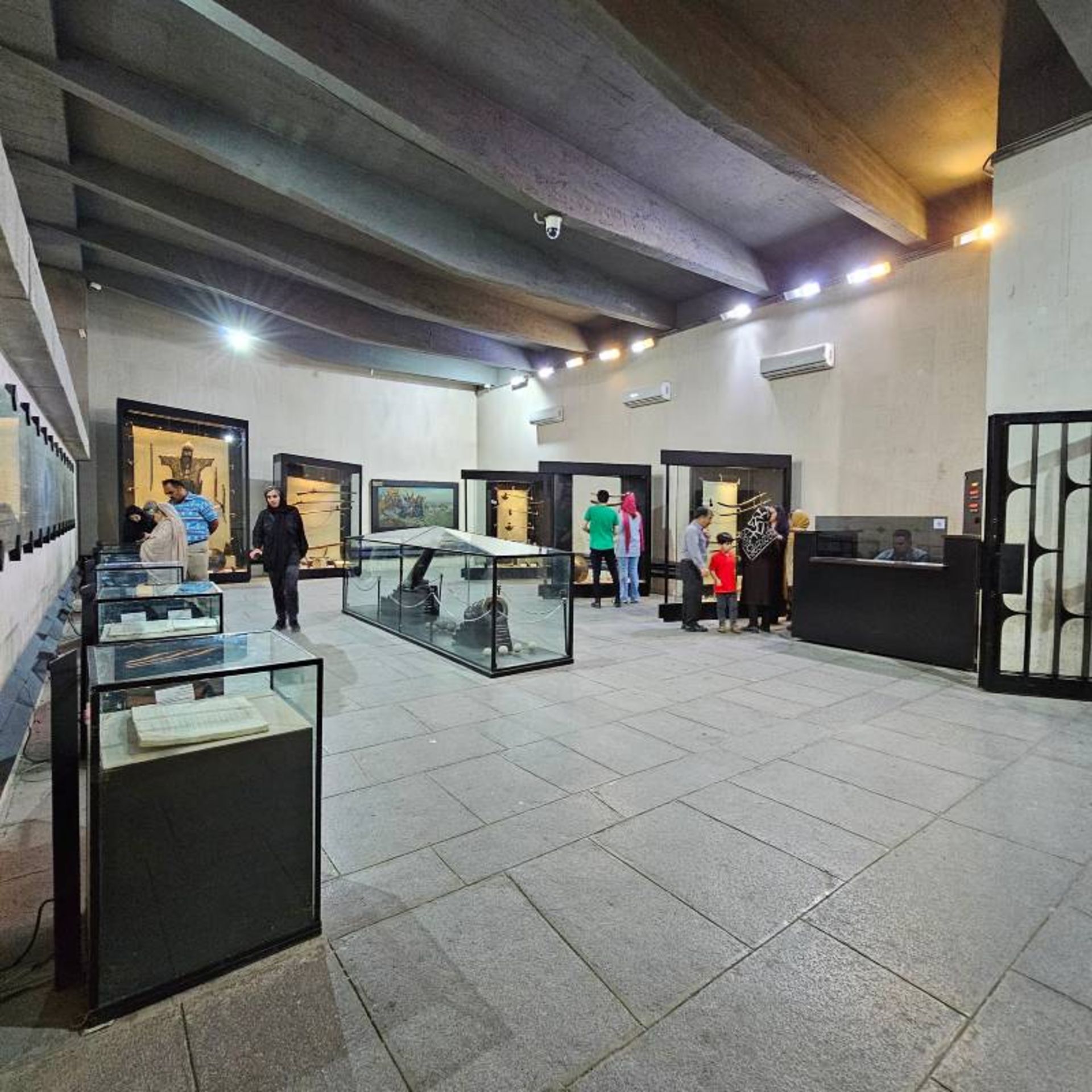 فضای داخلی موزه آرامگاه نادر افشار مشهد